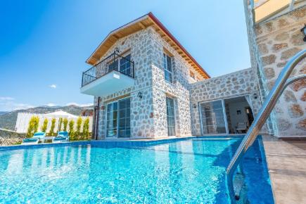 Muhafazakar / Korunaklı Havuzlu Villalar